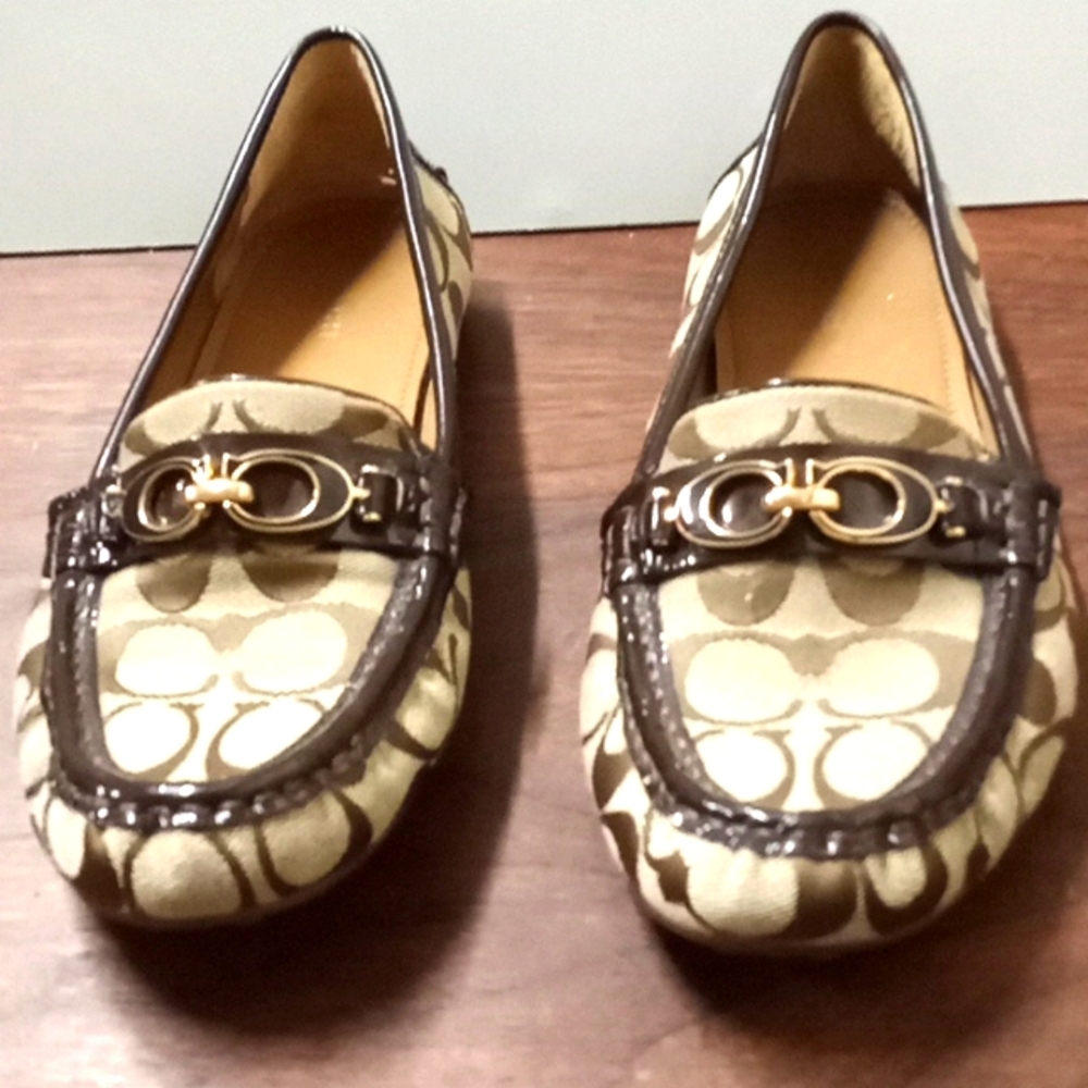 Really cute Coach shoes. I have a narrow foot and they don’t fit to my liking.